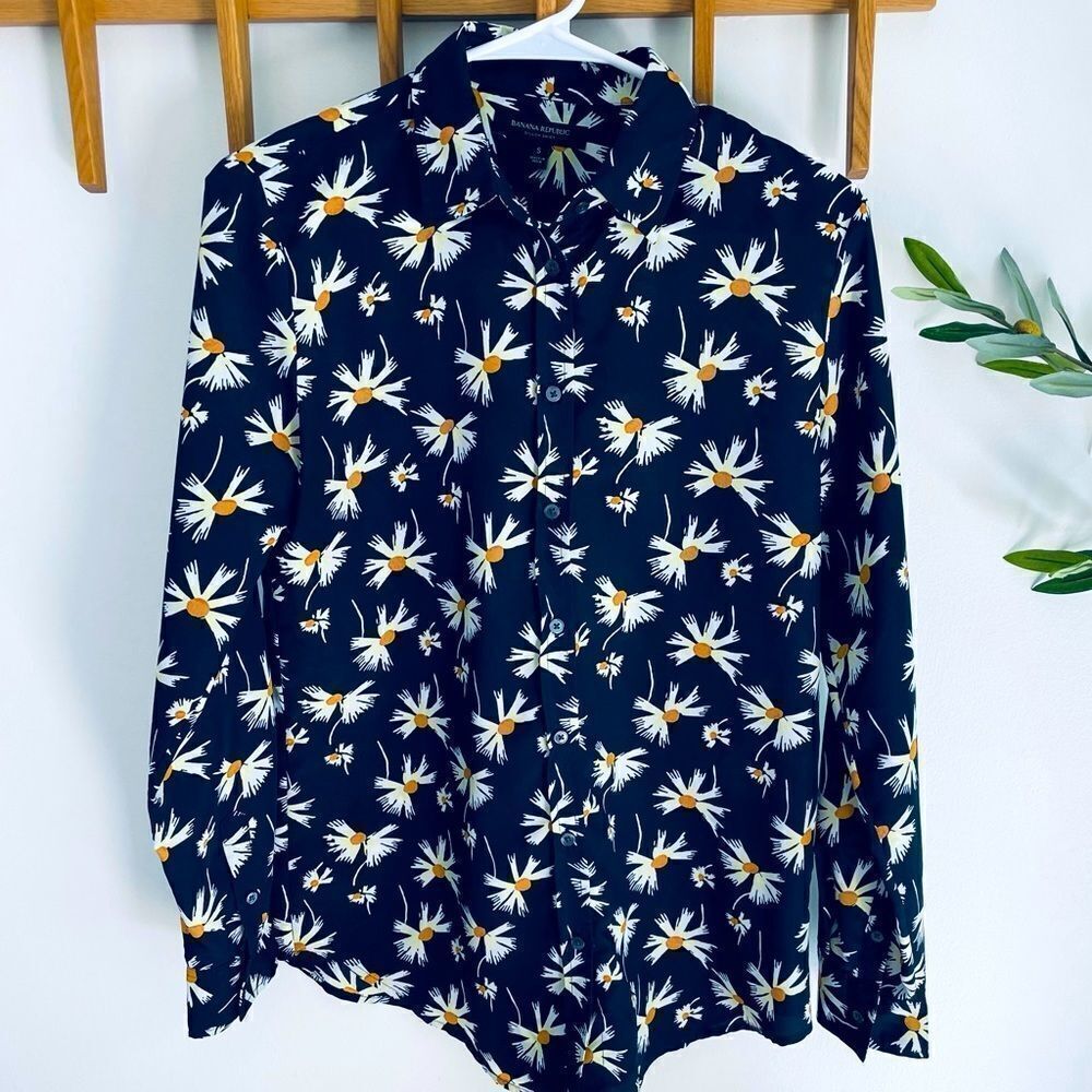 BR Signature Long-Sleeved Floral Shirt​​​​​​​​​​​​​​​​